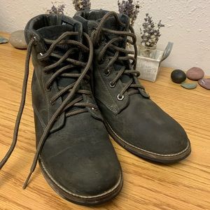 Kodiak Women’s leather lace up boots